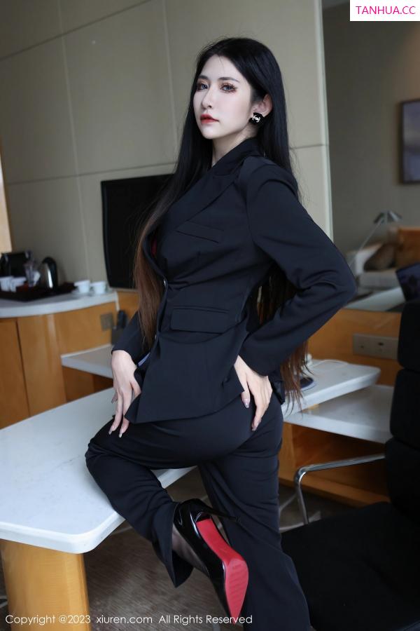 林依娜  [XiuRen]高清写真图 2023.03.13 No.6402 依娜Yina 美腿新人第15张图片